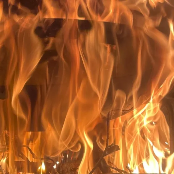 Olla en fuego visible al publico