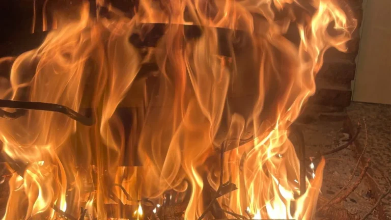 Olla en fuego visible al publico