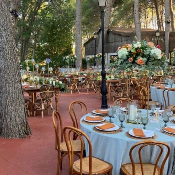 Mesas, vajilla de lujo con esplendido hábitat natural a la parte de fuera de la Casona